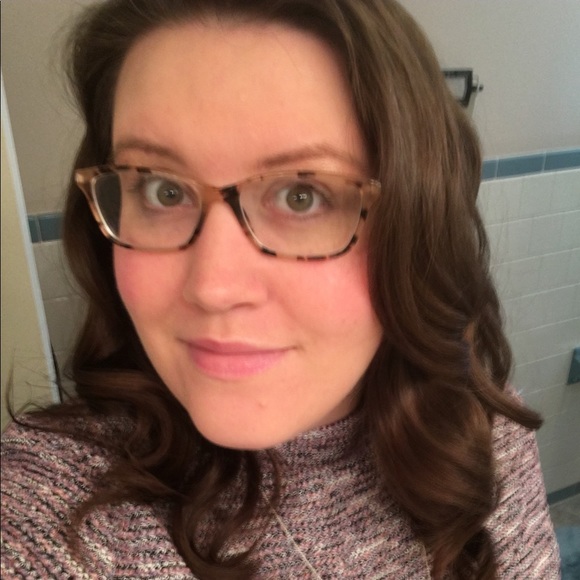 Meet your Posher, Kristin - Picture 2 of 2